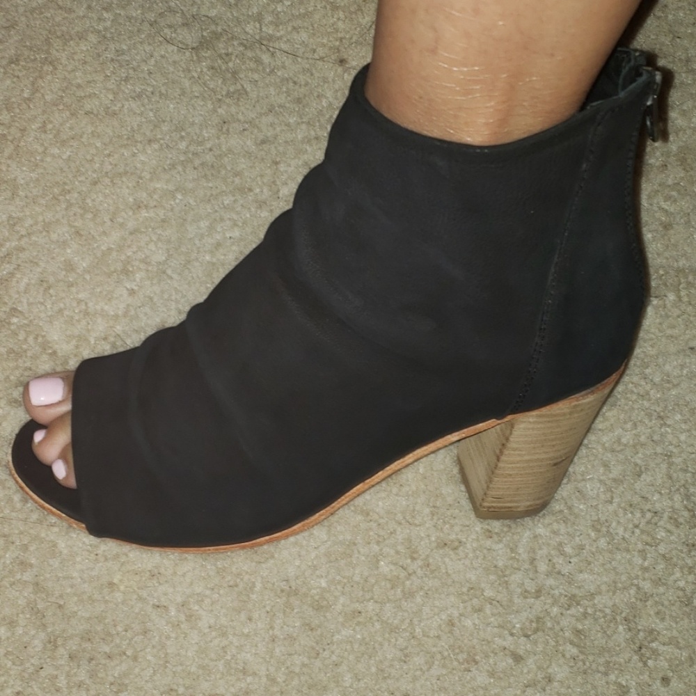 Free people NWT peep toe leather bootie si…
